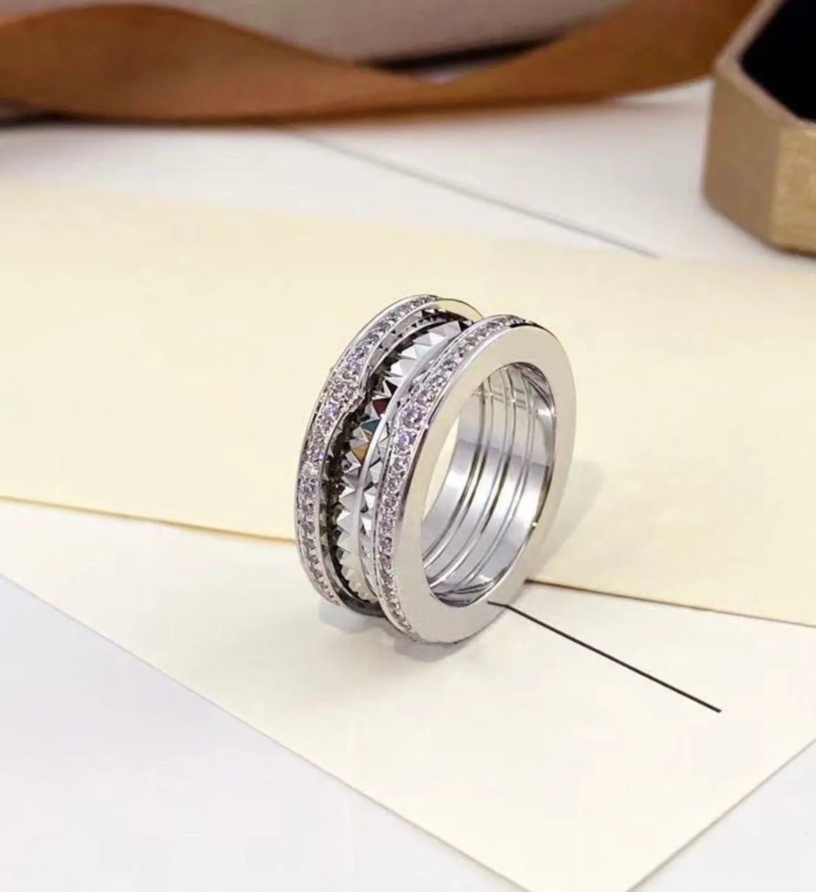 Classy Diamanté Iva Ring (in gold & silver)
