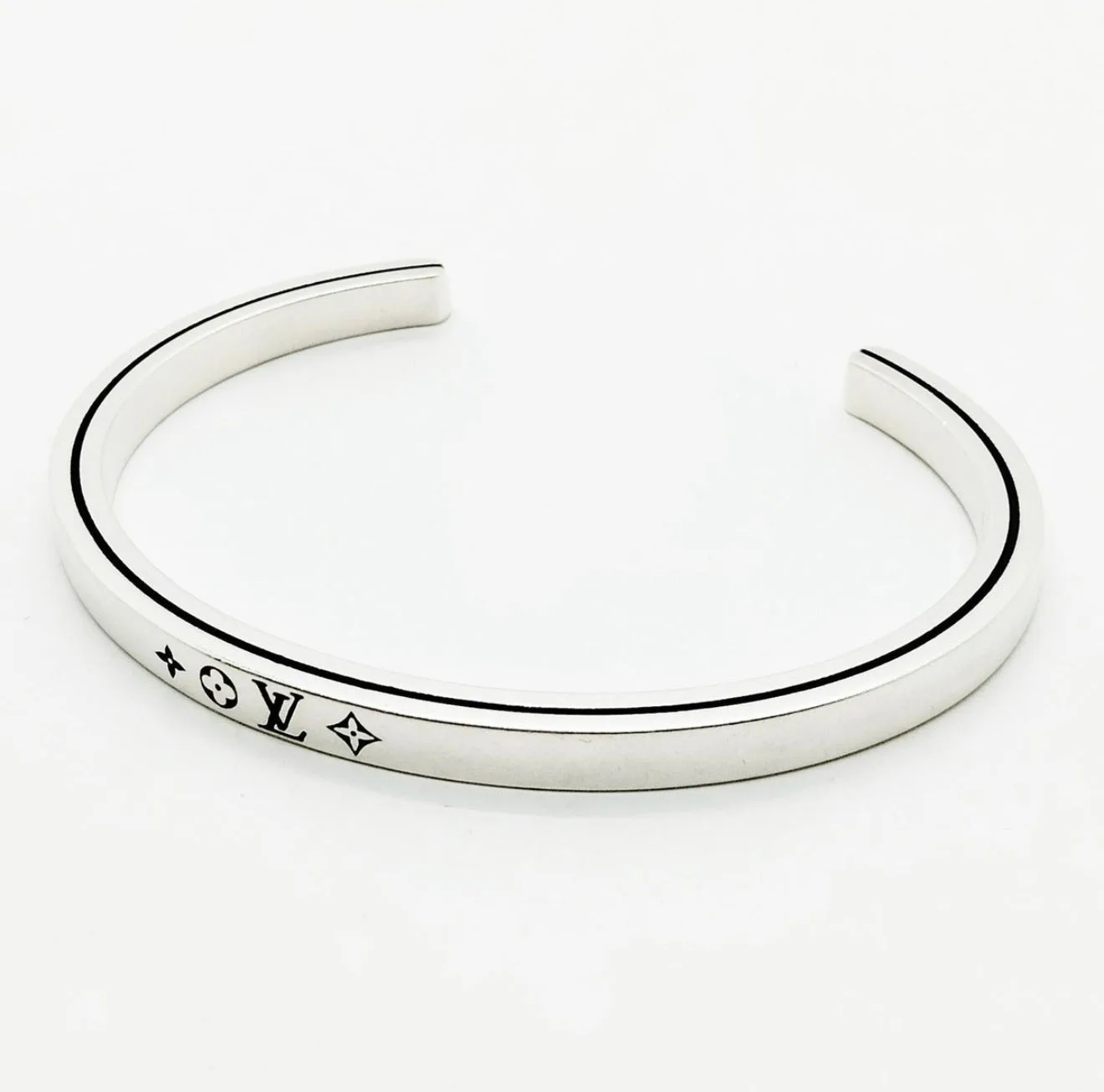 Almira Silver Bangle