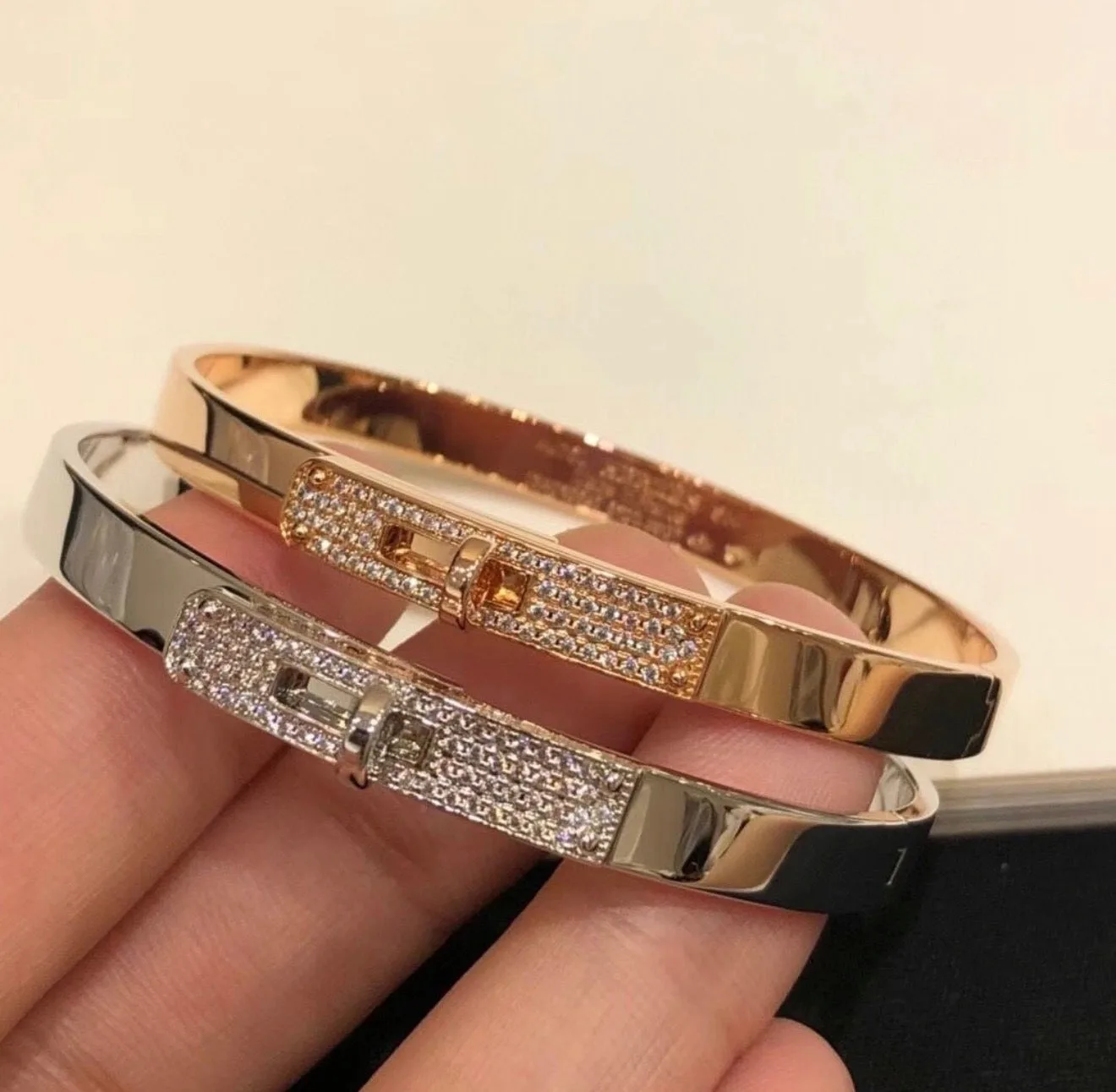 Classy He’mes Bracelet (in gold , silver & rose gold)