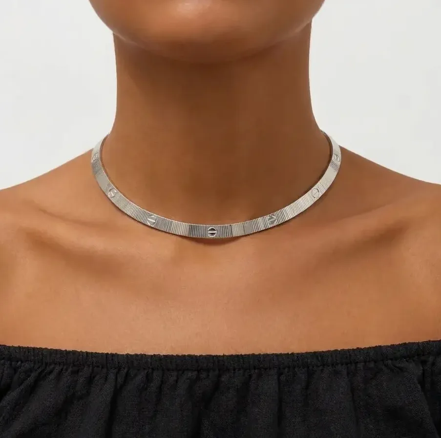 Alana Flexible Necklace in white gold